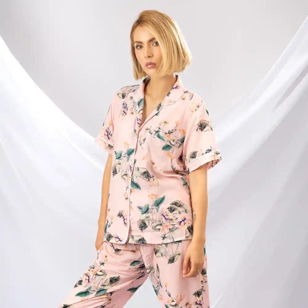 Pijama Tres Pieza Estampada De Flores- Talla M Rosado