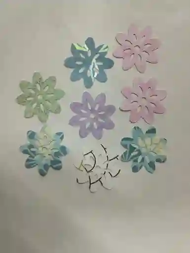 Flores En Papel De Diseños (4.5 X4.5 Cm) X 20und