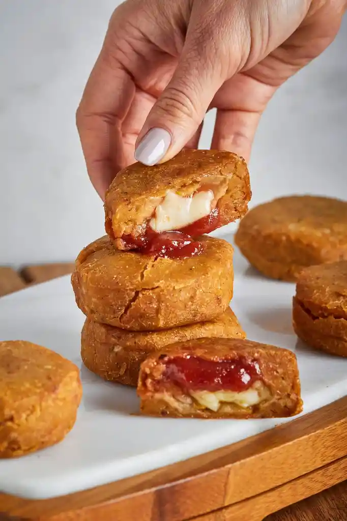 Arepas Plátano Maduro Rellena De Queso Y Bocadillo 6und