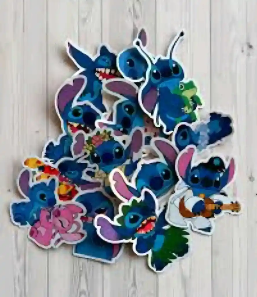Cuatro Piezas De Stickers Pegatinas Adhesivos Diseño De Stitch Varios