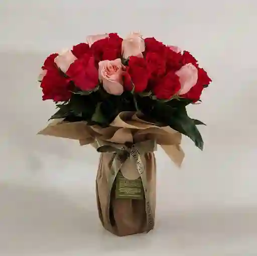 Jarrón Con Rosas