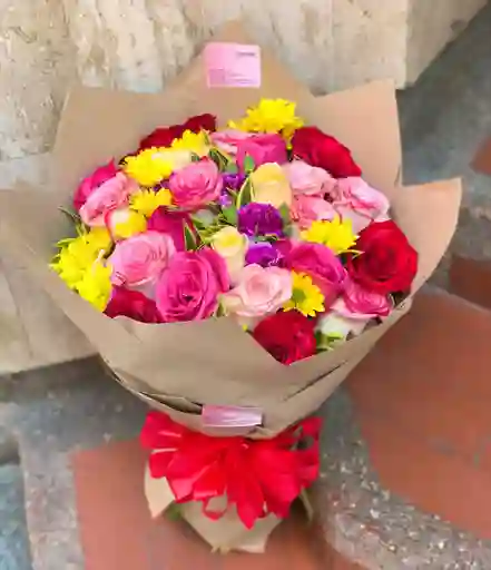 Bouquet De Rosas Y Variedad