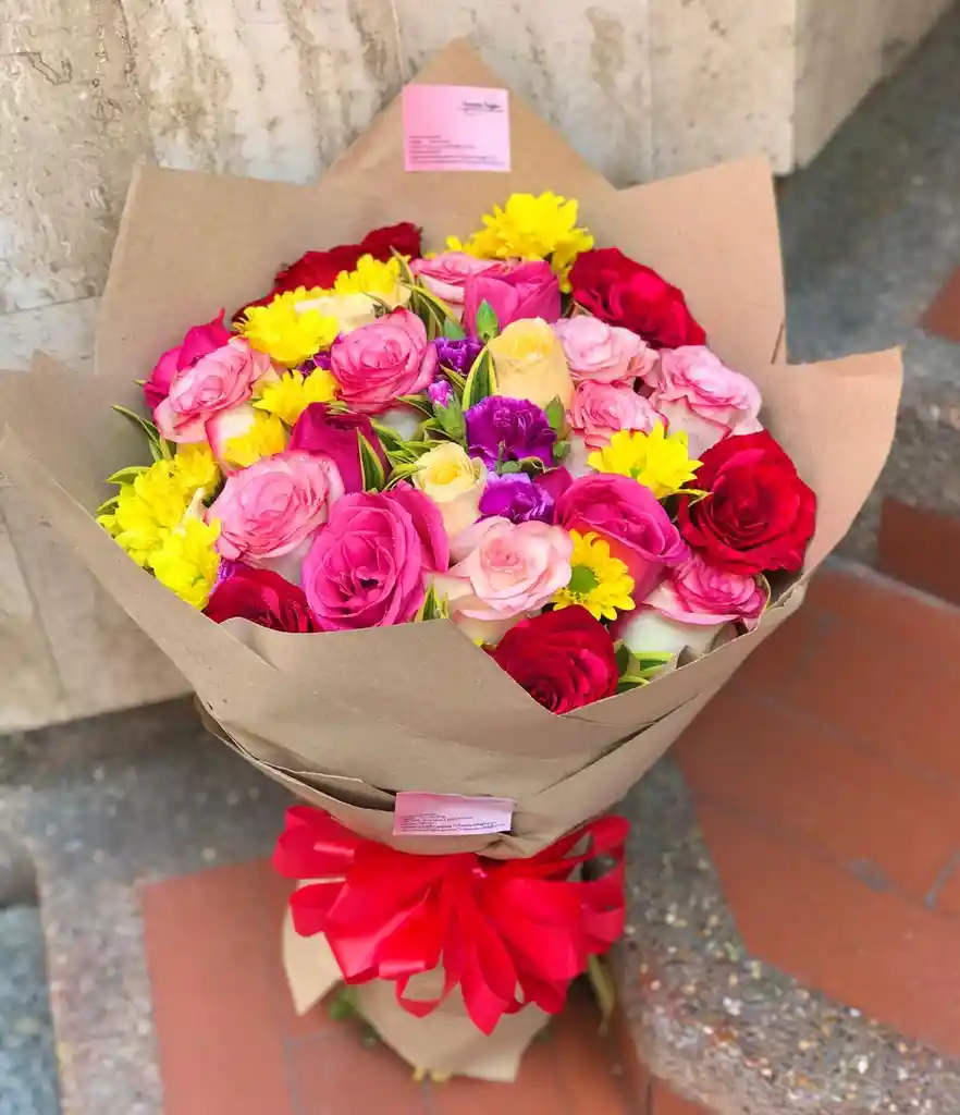 Bouquet De Rosas Y Variedad