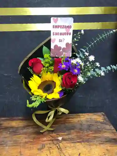 Trio De Rosas Y Girasol