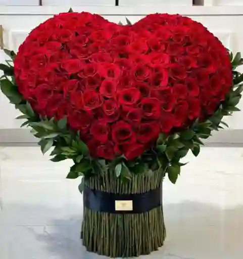 Ramo De Rosas Corazón