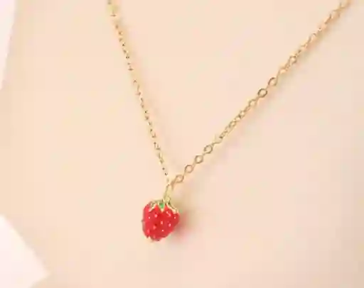 Collar Dorado Con Dije De Fresa En Rodio