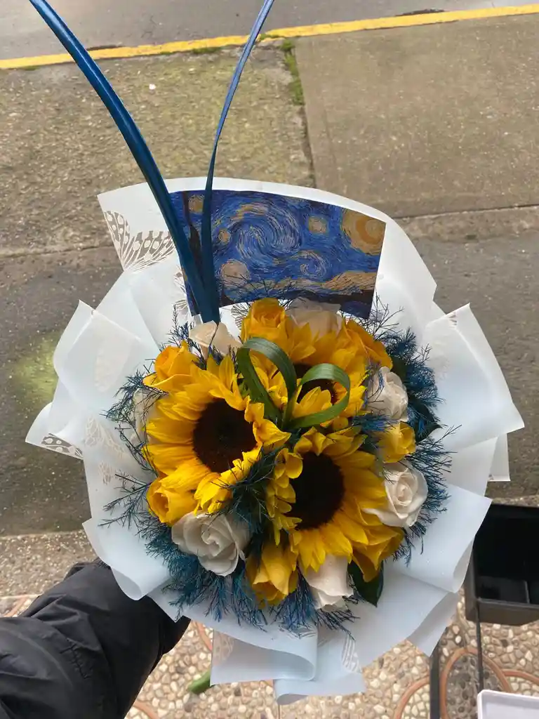 🌹🌻 Bouquet "noche Estrellada" 🌌 Girasol + Rosa