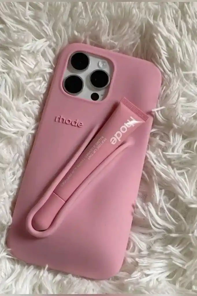 Case Rhode + Lipstick Iphone 16 Pro Max Rosado