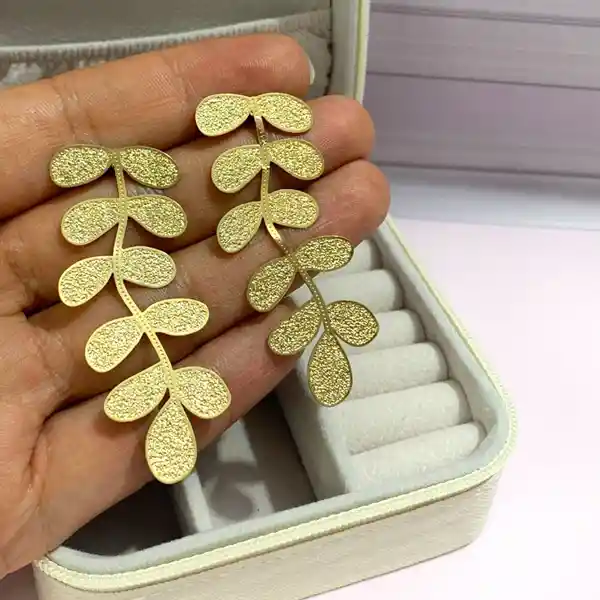 Maxi Aretes Hojas Doradas En Acero