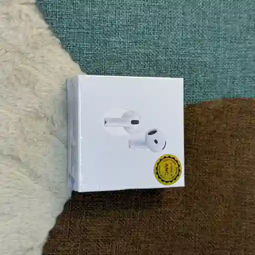 Airpods Serie 4 / Audífonos Inalámbricos / Bluetooth