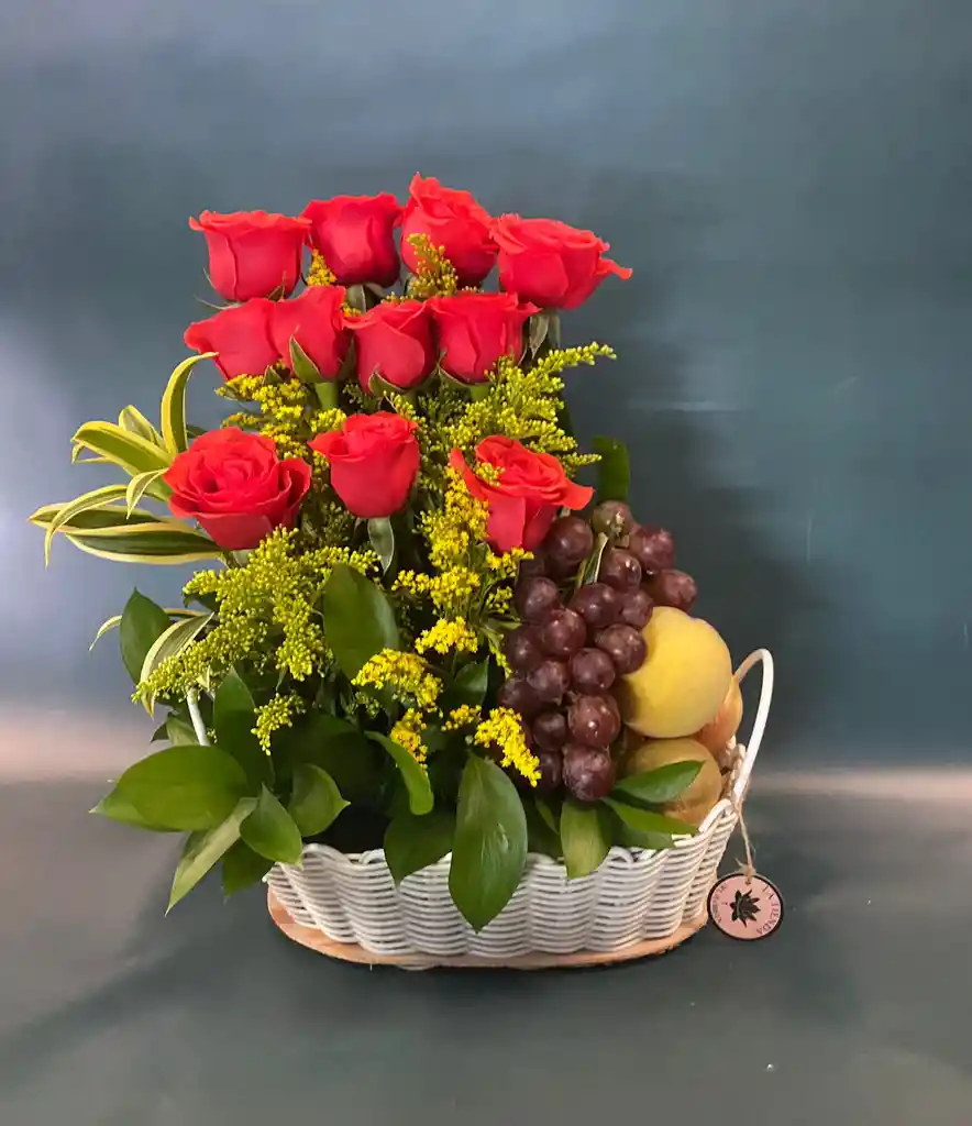 Arreglo Rosas Rojas Con Frutas