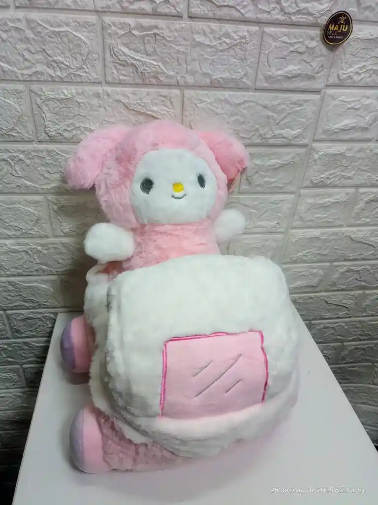 Peluche Melodi Kuromi En Carro Con Sonido De 40 Cm