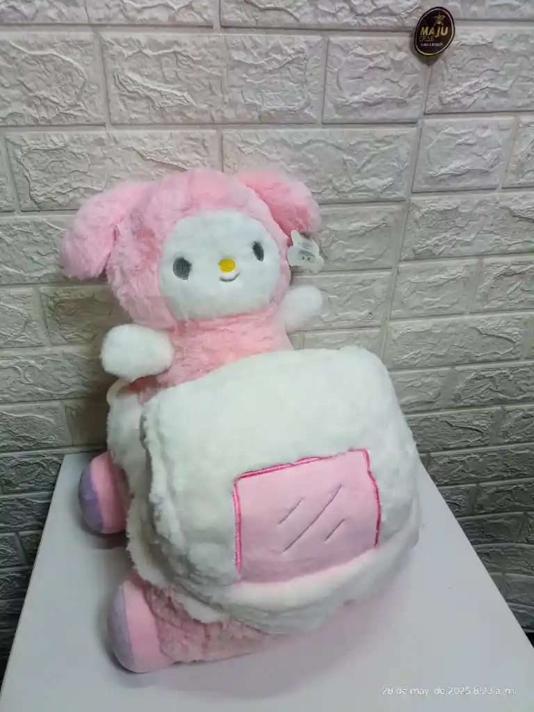 Peluche Melodi Kuromi En Carro Con Sonido De 40 Cm