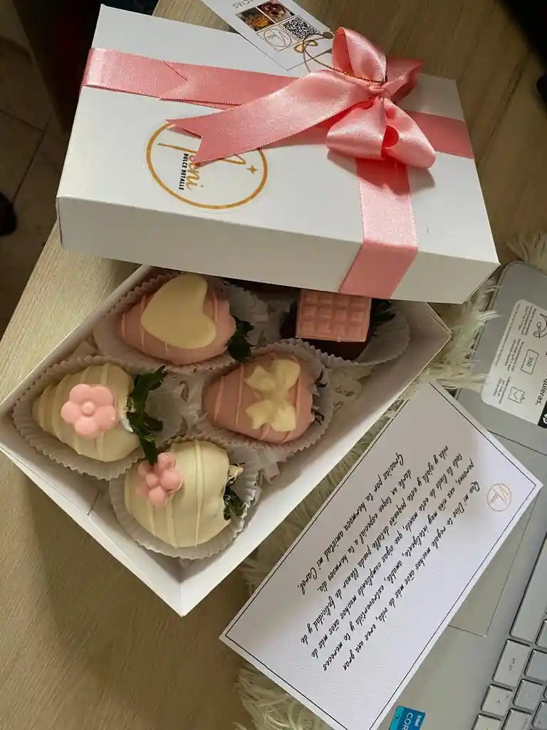 Caja X6 Fresas Cubiertas Con Chocolate Color Pastel