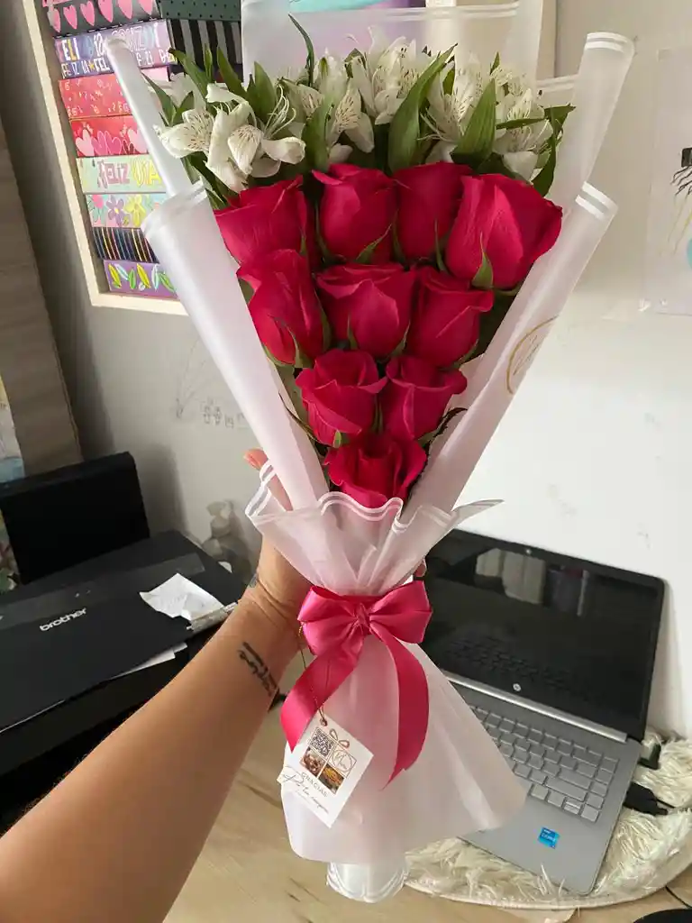 Ramo Rosas Y Astromelias