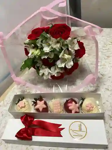 Ramo De Rosas Con Astromelias Y Caja De Fresas