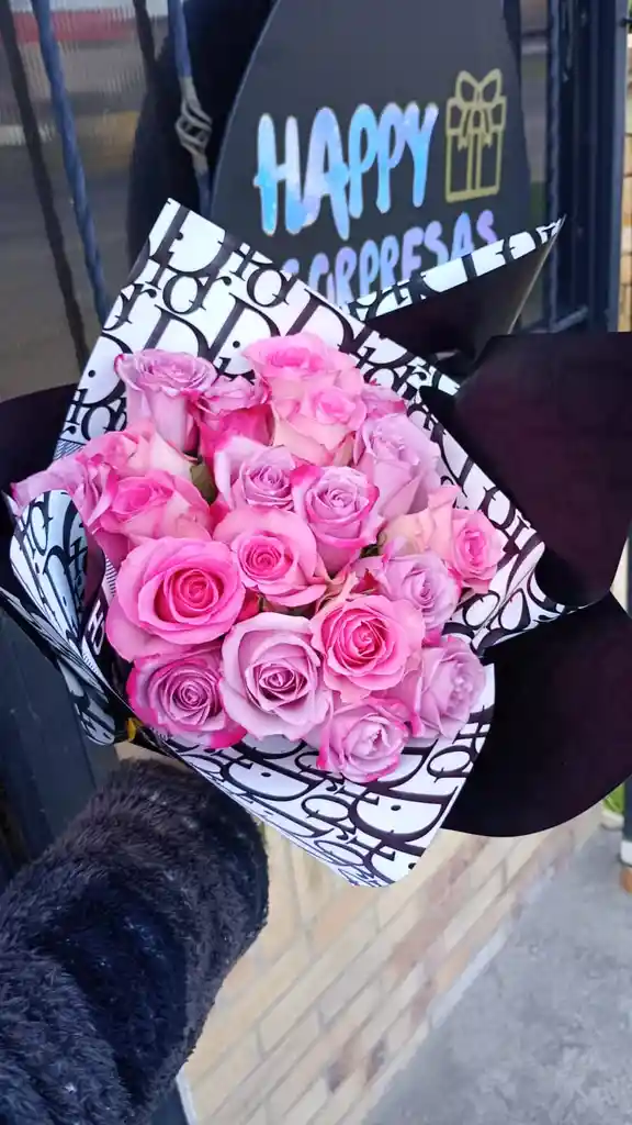 Ramo De Rosas