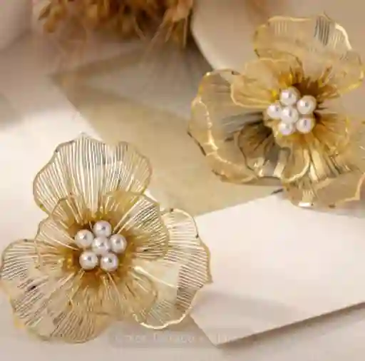 Aretes Pétalos Dorados