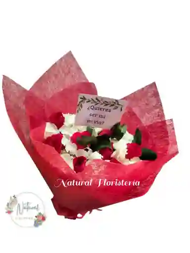 Rosas Rojas Y Hortensias Blancas En Bouquet