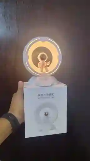Lampara Recargable Astronauta