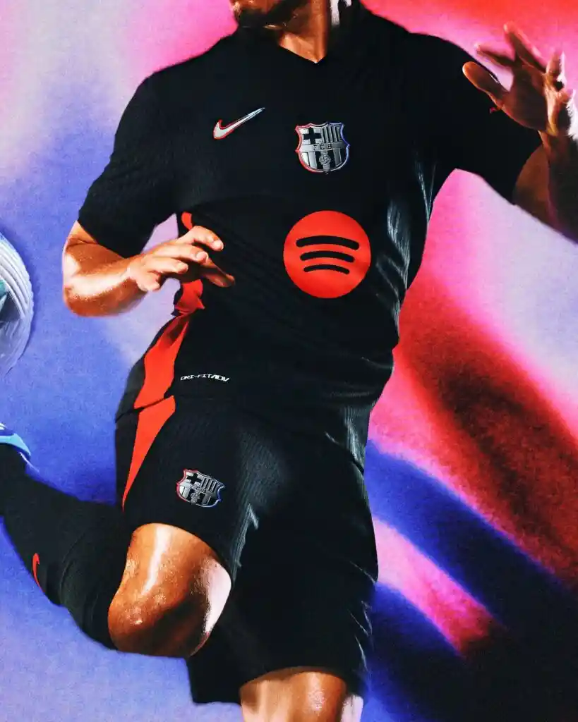 Uniforme Barcelona Negro (visitante) En Talla M