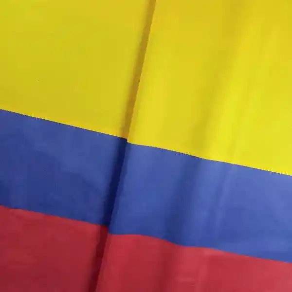 Bandera De Colombia En Tela Poliester, 90cm Ancho X 75cm Alto, Copa América