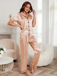 Pijama Dos Piezas En Satin Manga Corta Ribete En Contraste Talla M