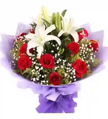 Lirios Blancos Y Rosas En Bouquet