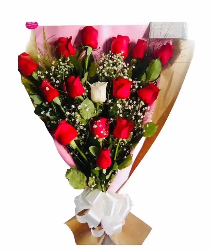 Rosas Rojas Y Blanca En Bouquet
