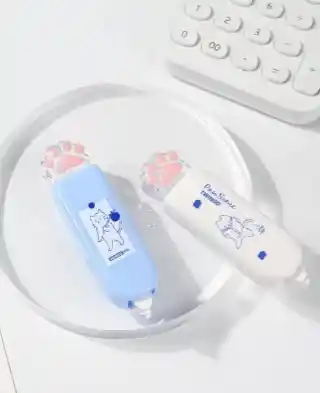 Corrector En Cinta Mecánica Blanca Con Diseño De Gato
