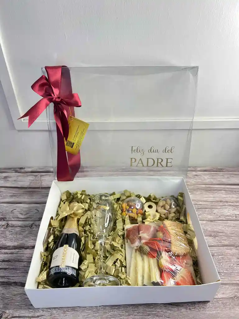 Bandeja Especial💙 Con Champagne Chandon 187 Ml, Copa, Tabla De Queso Pequeña Y Frutos Secos