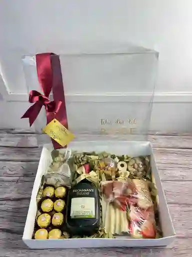 Bandeja Especial💙 Con Buchannas 375 Ml, Vaso, Tabla De Queso Pequeña, Frutos Secos Y Ferreros