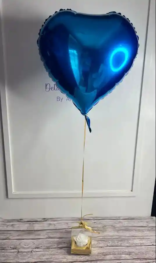 Botón De Rosa Preservada + Globo Con Helio - Especial Para Hombre