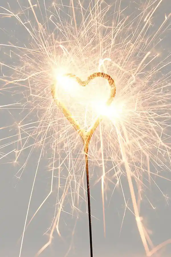 Vela Chispita En Forma De Corazon.