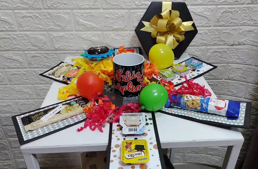 Caja Sorpresa Unisex Con Dulces Y Mug