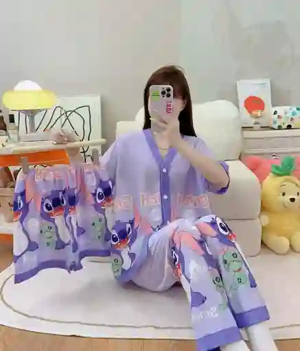 Pijama Tres Piezas Stitch Y Scrump Talla Única (camisa Botón + Pantalón + Short)