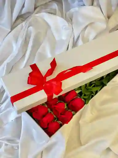 Caja Deluxe 12 Rosas Rojas