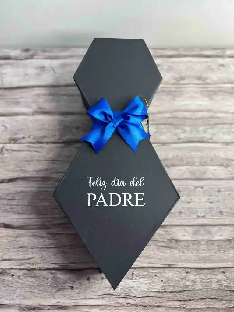 Caja De Lujo Corbata Con Cerveza En Lata Y Fresas Con Chocolate