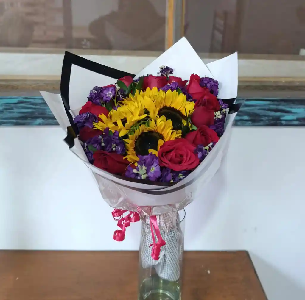 Bouquet Girasoloes Con Rosas