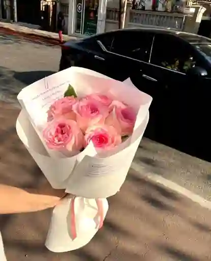 Ramo Pequeño De Rosas