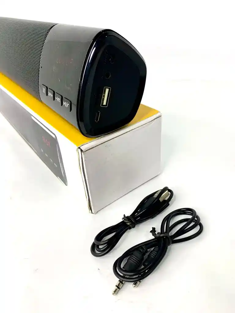 Barra De Sonido B28 Negra Con Bluetooth, Fm, Entrada Usb, Entrada Micro Sd Y Plug