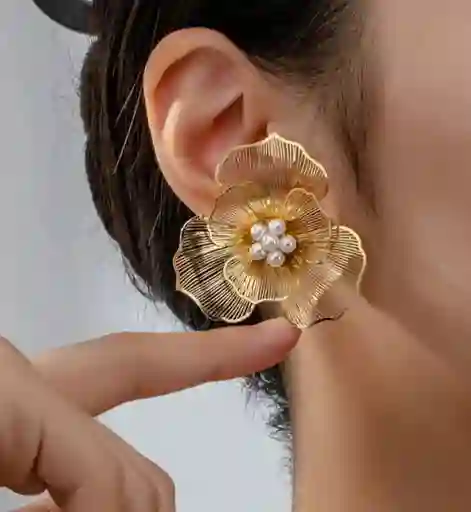 Aretes Flor Dorada