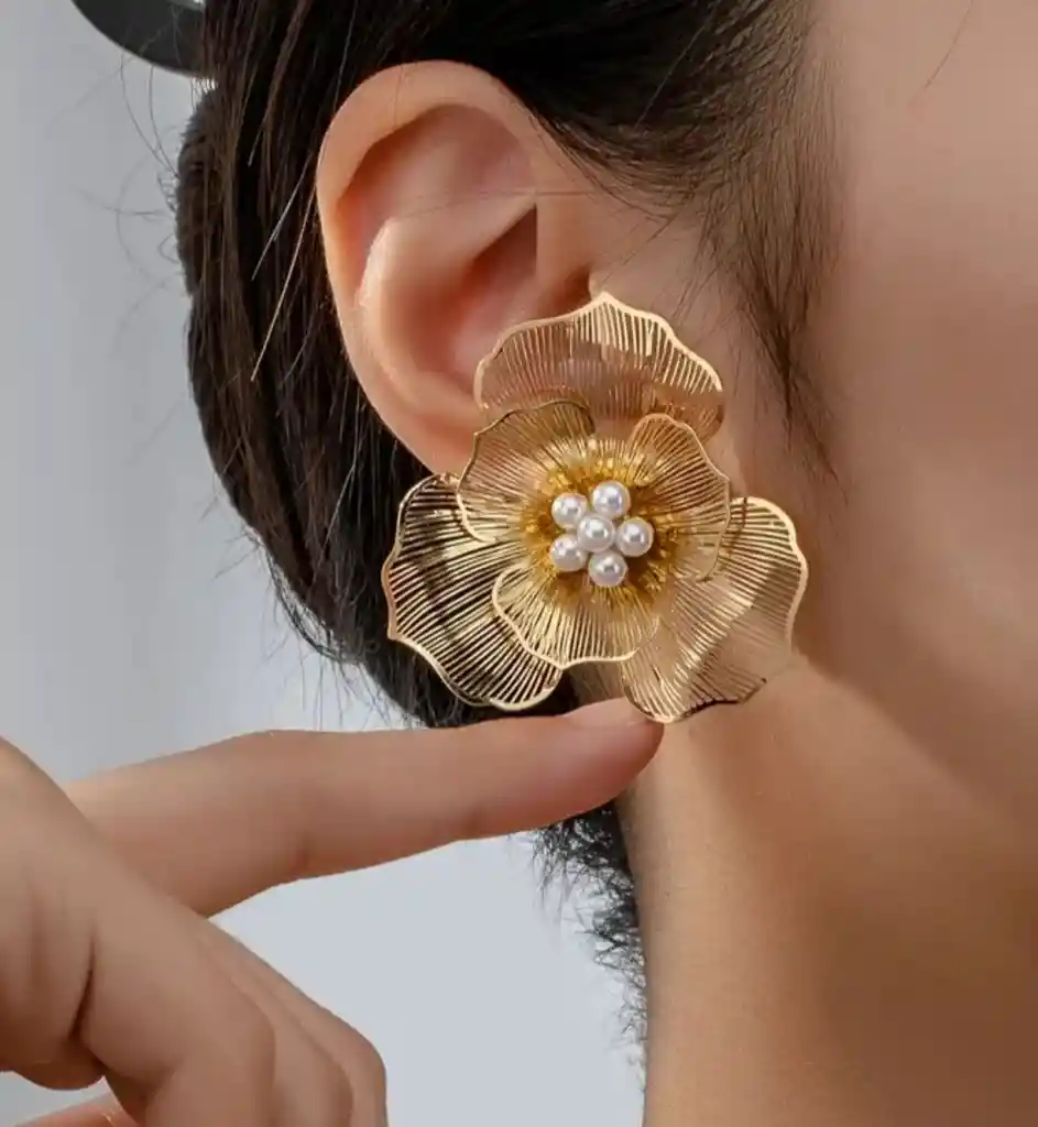 Aretes Flor Dorada