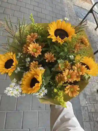 Ramo Alegre De Girasoles Y Margaritas