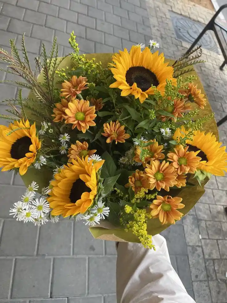 Ramo Alegre De Girasoles Y Margaritas