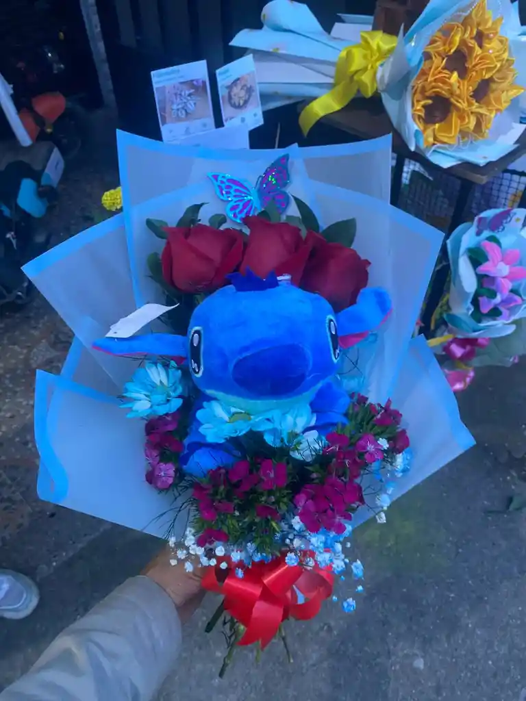 🌹💙 Bouquet De 3 Rosas + Peluche Stitch 💙🌹