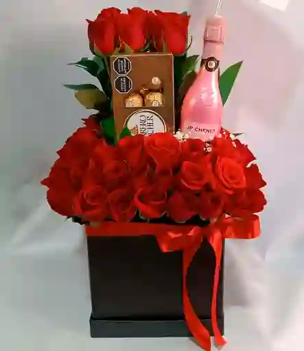 Caja Con Rosas, Champaña Y Chocolates