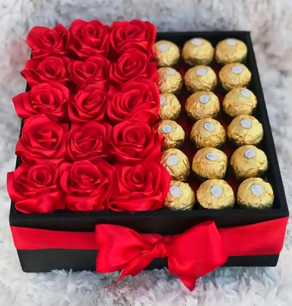 Caja Cuadrada Con Rosas Y Chocolates