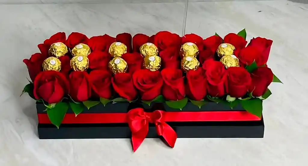 Caja Rectangular Con Rosas Y Ferrero