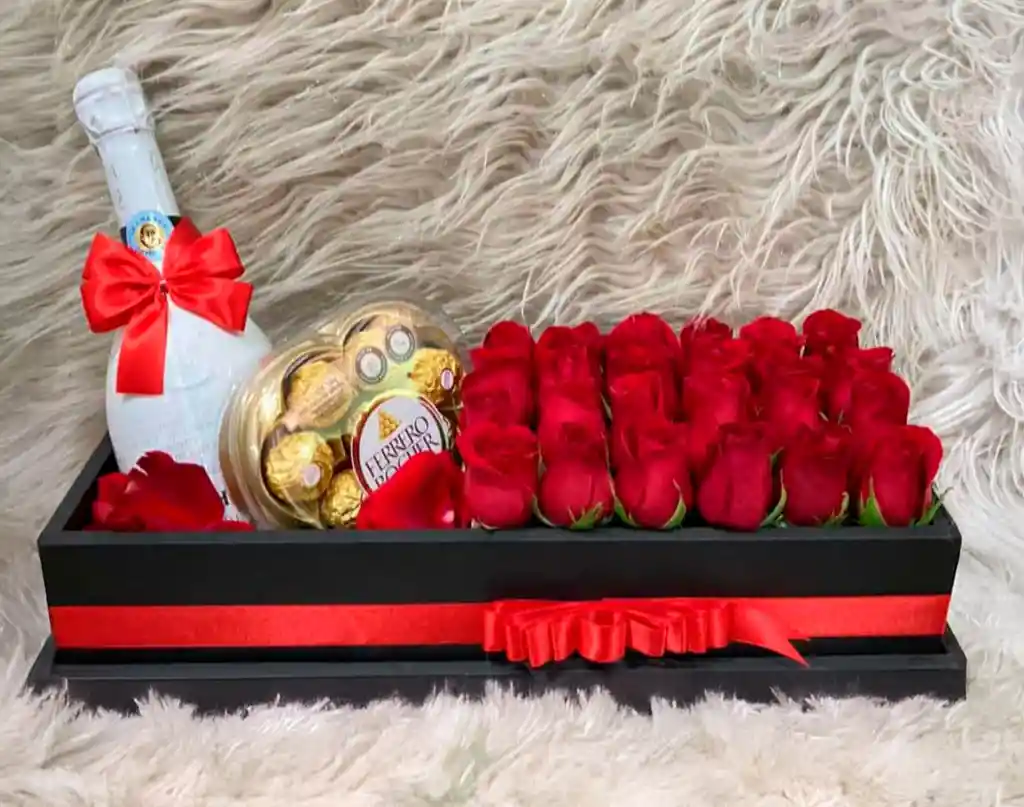 Caja Rectangular Con Rosas, Champaña Y Chocolates